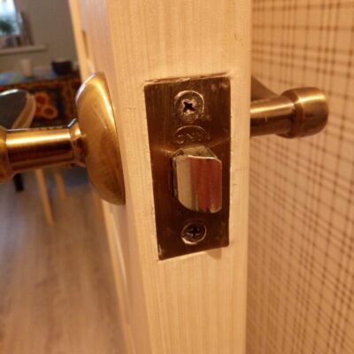 Пример плохой установки двери