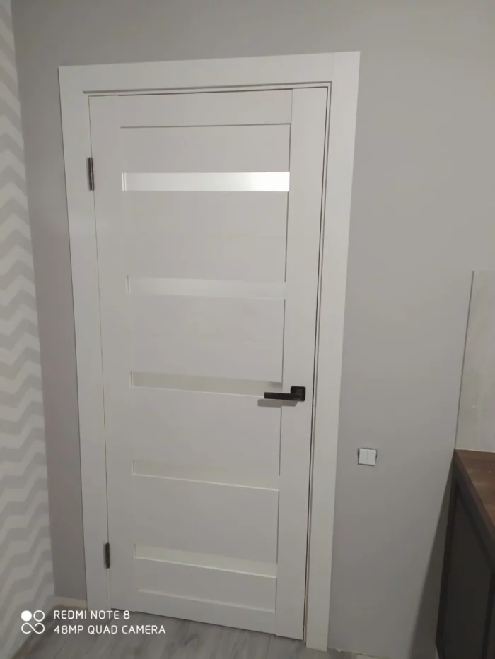 Белая дверь Т5 Карда