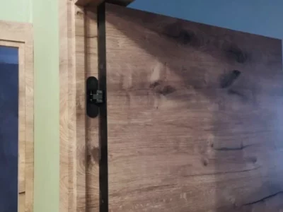 Дверь на скрытых петлях