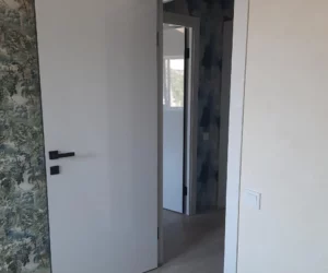 Глянцевая дверь Royal Белая