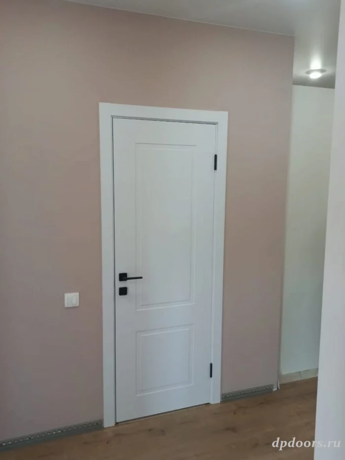 Белая дверь Prime P2 из массива