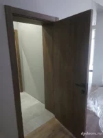 Деревянная дверь в квартиру К1