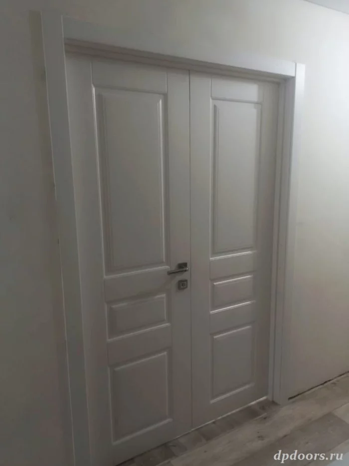 Надежная массивная дверь в комнату О2