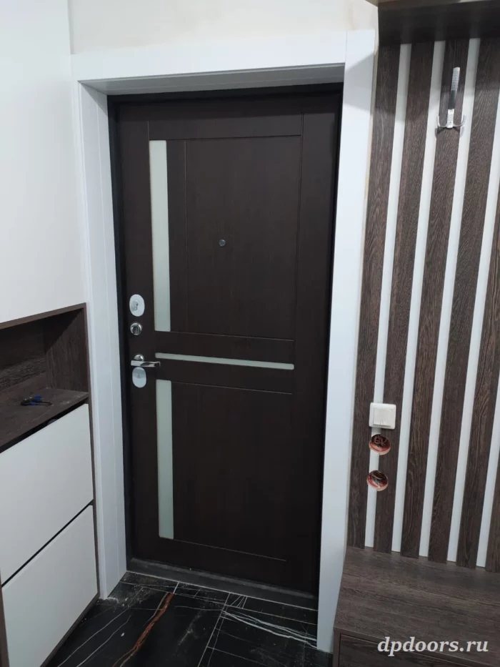 Оформление проема двери входной