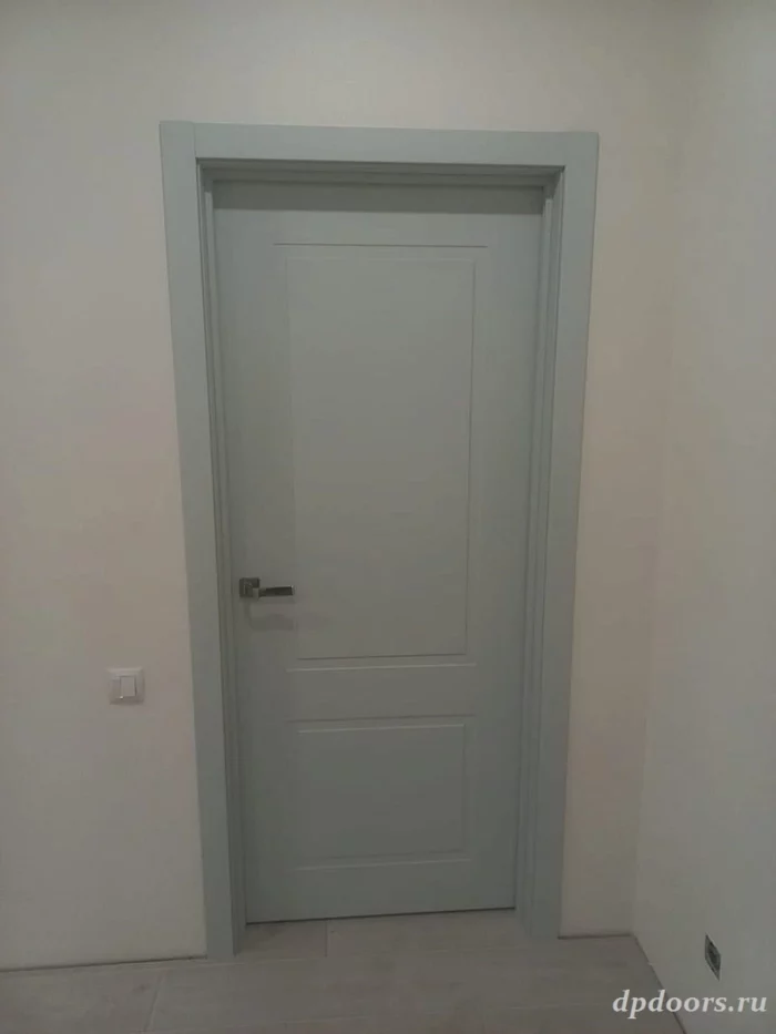 Серая дверь из массива Prime P2