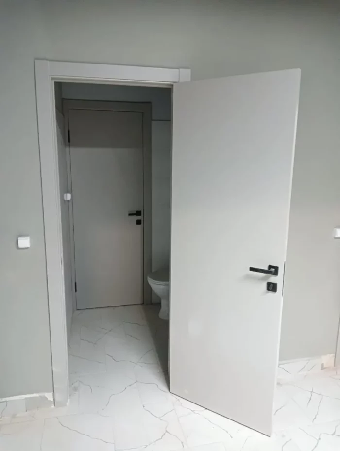 Гладкая дверь К1 Афтора Мартини