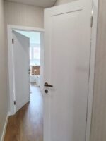 Межкомнатная дверь К102 Неоклассика цвет Белый матовый — изображение 3